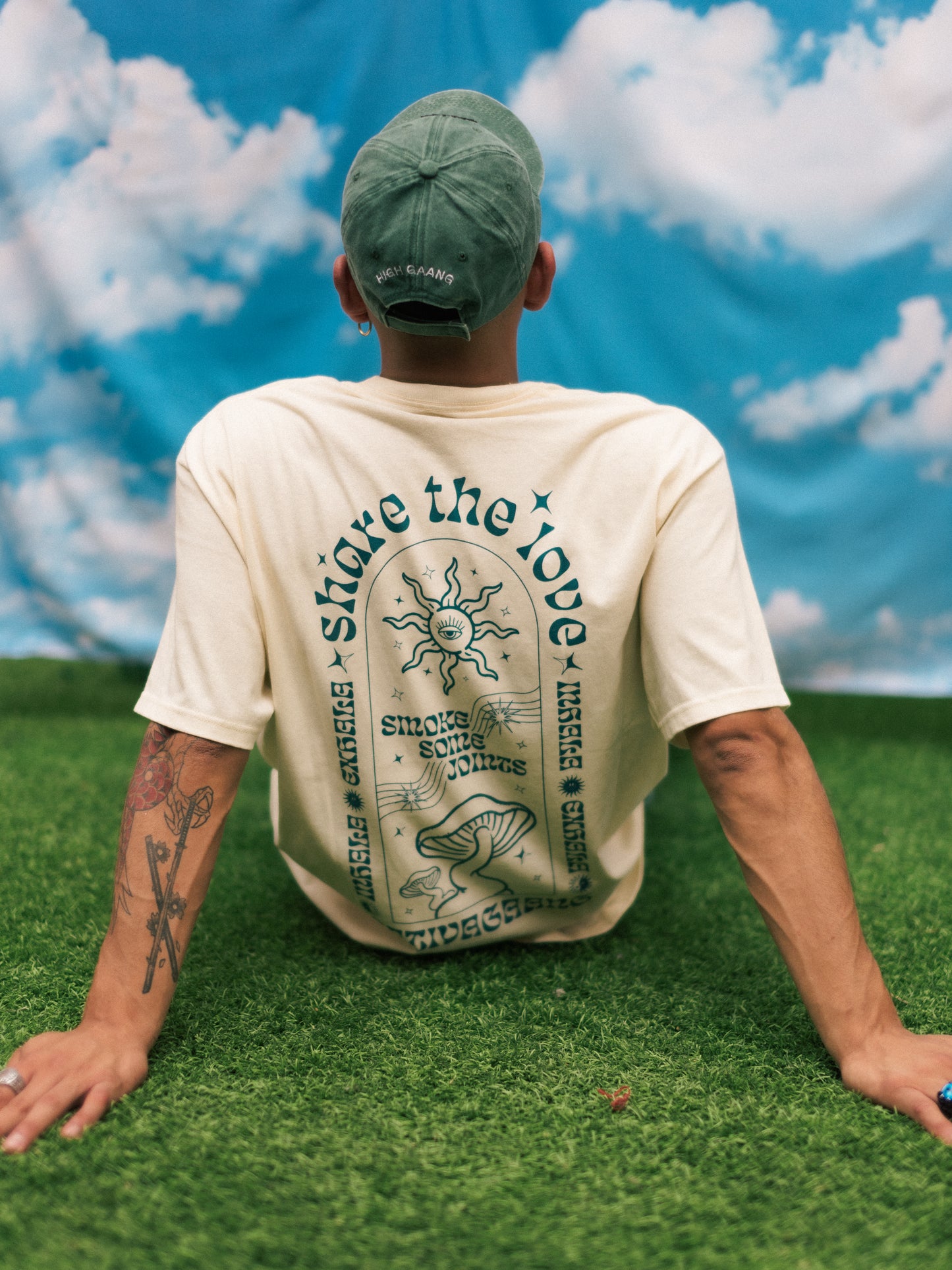 Playera "Share the Love" color arena