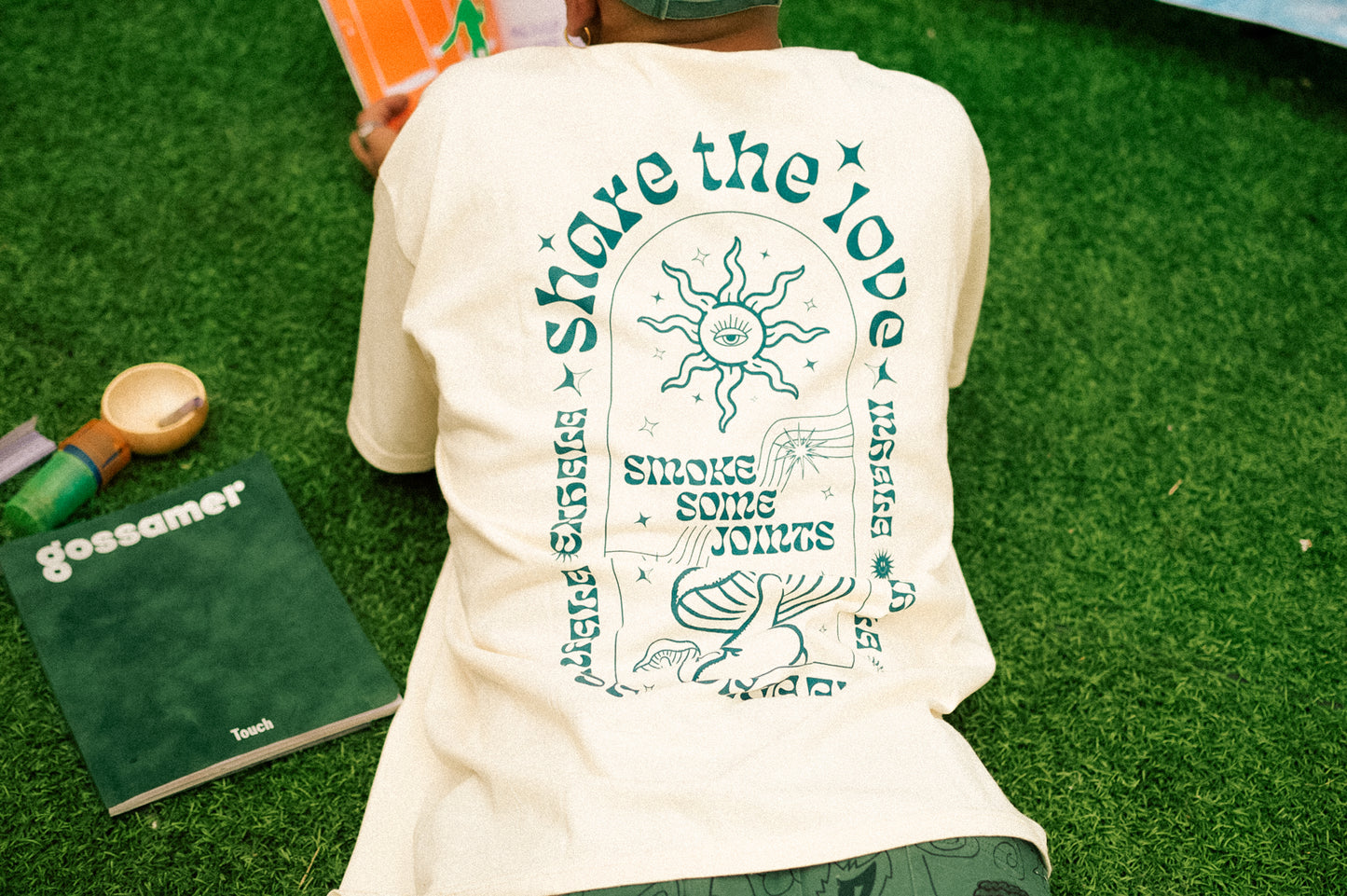 Playera "Share the Love" color arena
