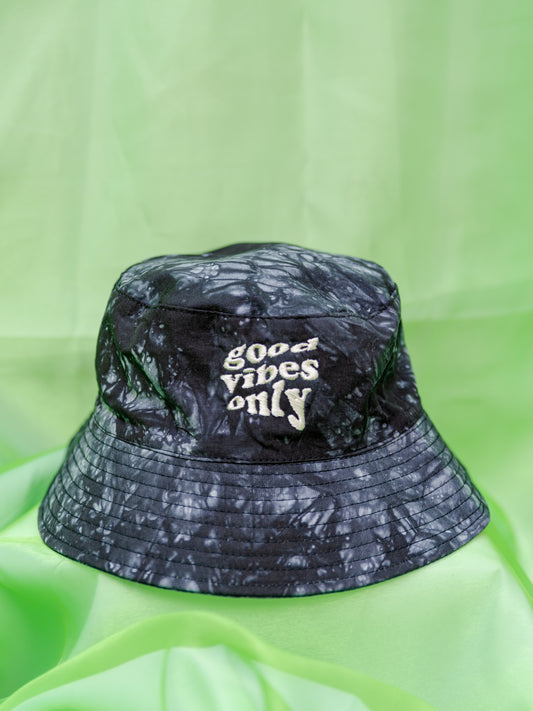 Bucket Hat "Good Vibes Only" color tie dye negro